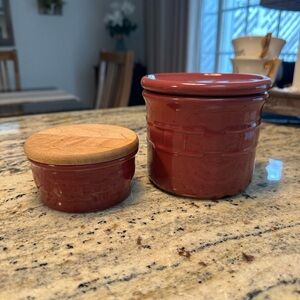 Longaberger pottery. A set of 2 crocks with Lids. Like new condition.